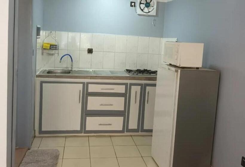 پانسیون Ndouha House