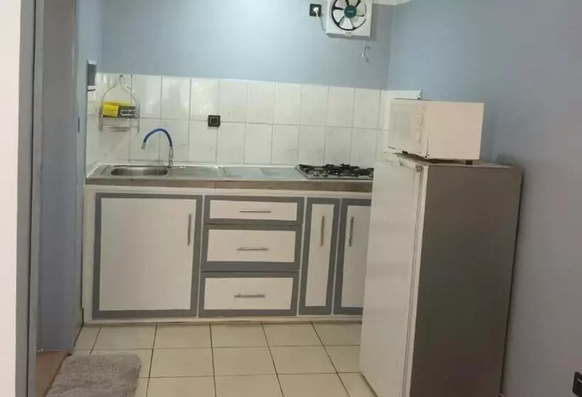 پانسیون Ndouha House