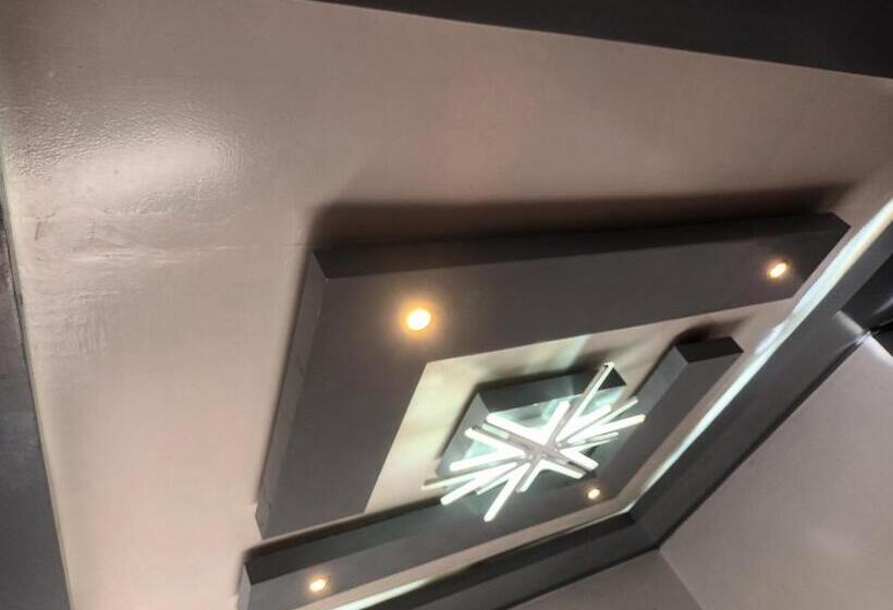 پانسیون Ndouha House