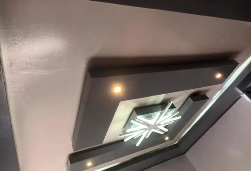 پانسیون Ndouha House