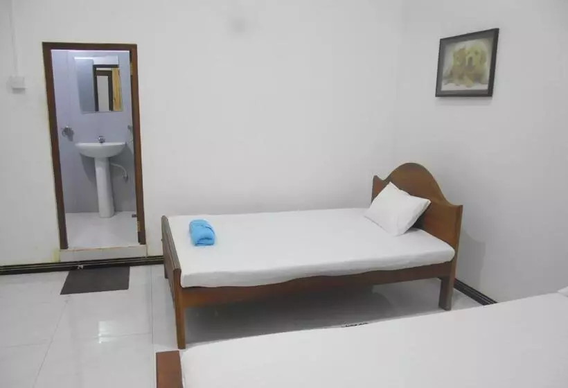 ペンション Queens Hotel Anuradhapura