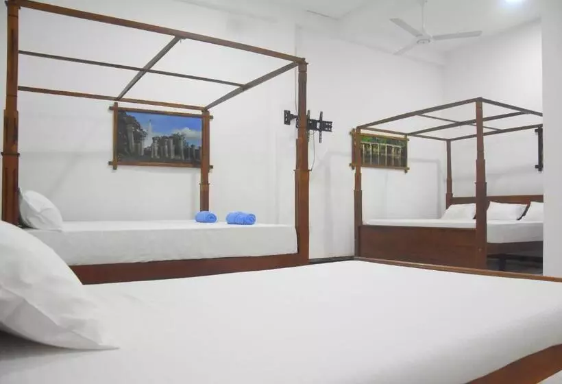 ペンション Queens Hotel Anuradhapura