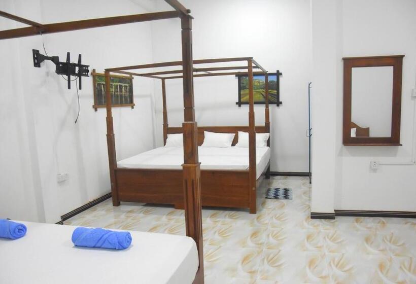 פנסיון Queens Hotel Anuradhapura