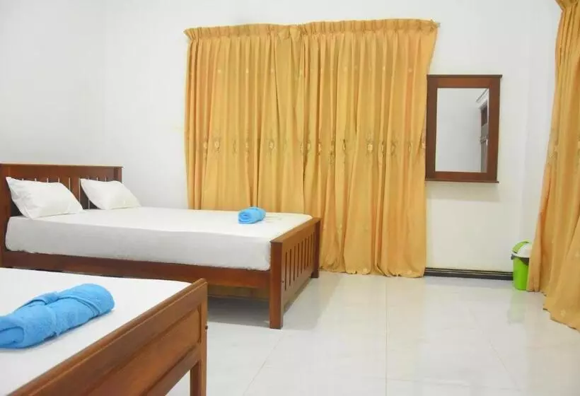 ペンション Queens Hotel Anuradhapura