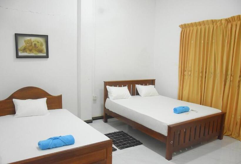 פנסיון Queens Hotel Anuradhapura