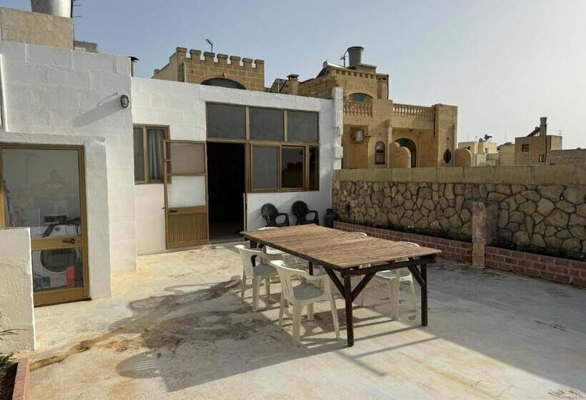 پانسیون Tigrija Apartment By The Nest