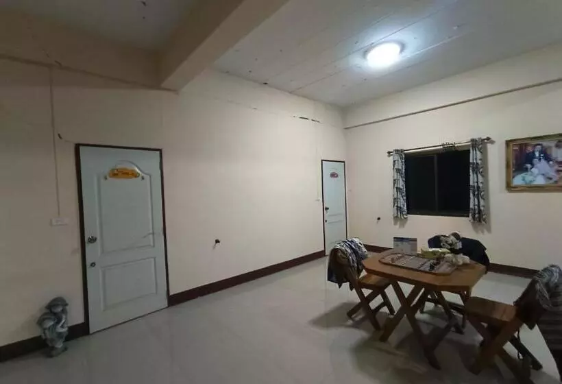 Somkiet Sompong Hostel