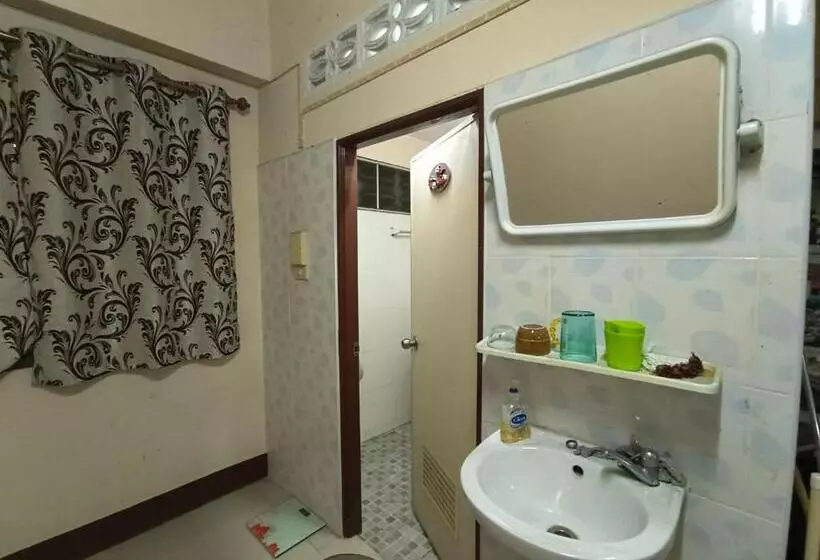 Somkiet Sompong Hostel