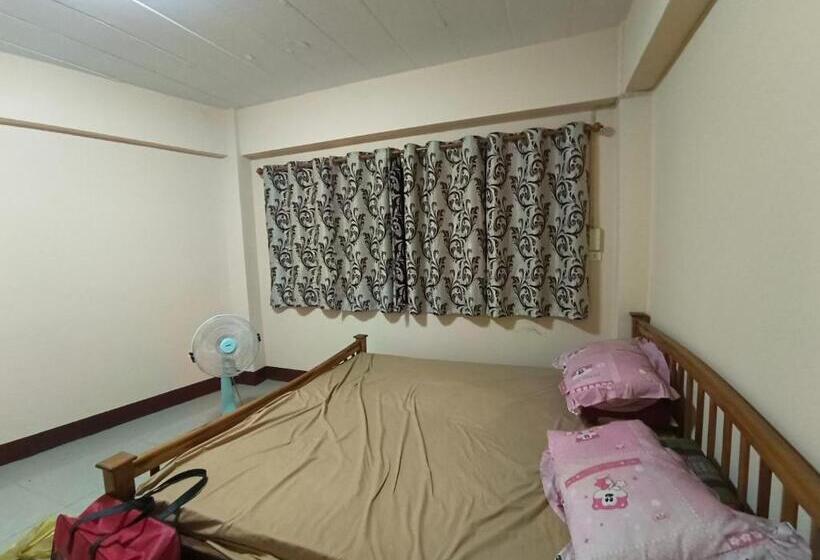 Somkiet Sompong Hostel