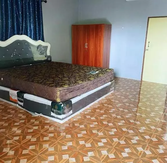Somkiet Sompong Hostel
