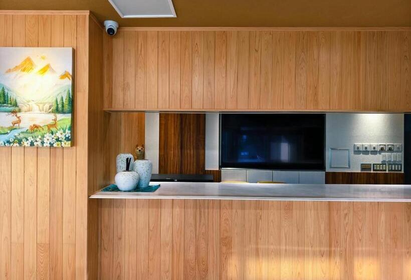 فندق 恵比寿島まで歩く1分広くゲストハウス無料駐車場温泉利用可能の宿