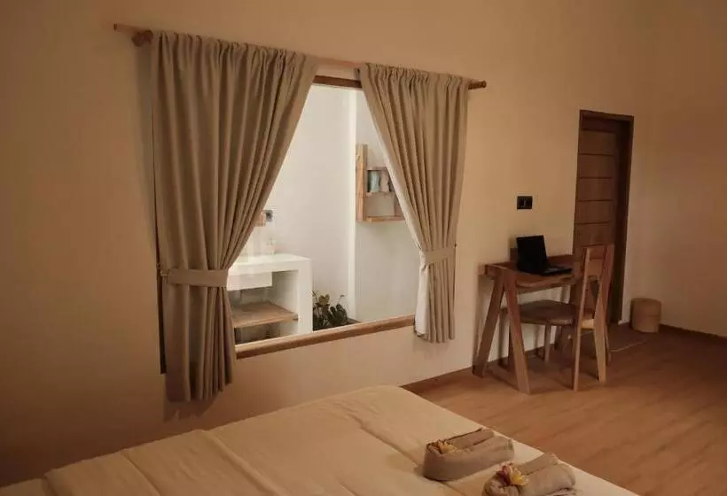 ユースホステル Alora House Lombok Tete Batu