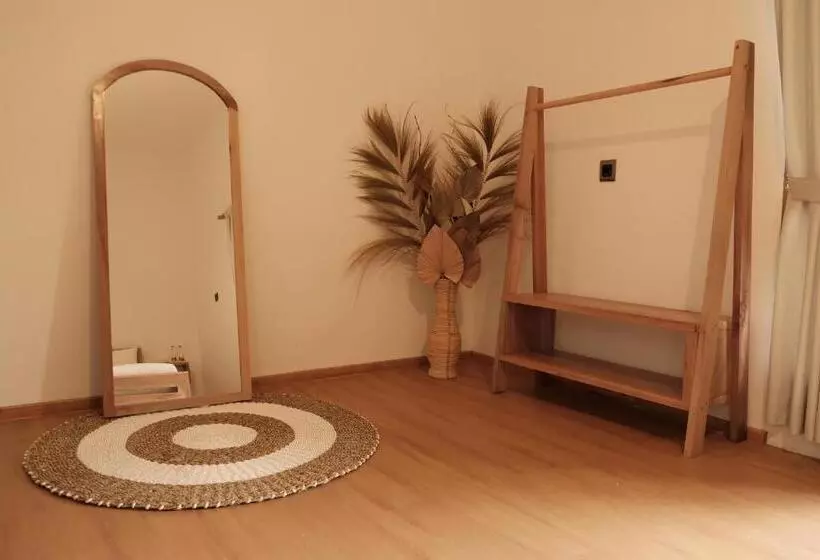 ユースホステル Alora House Lombok Tete Batu