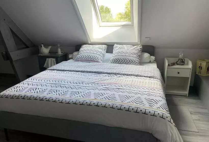 Aamiaismajoitus (B&B) évasion Naturelle: Chambre D Hôtes Spacieuse Avec Piscine Et Confort à Montreuil Le Henri   Fr 1 410