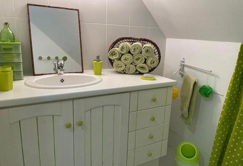 مبيت وإفطار évasion Naturelle: Chambre D Hôtes Spacieuse Avec Piscine Et Confort à Montreuil Le Henri Fr 1 410