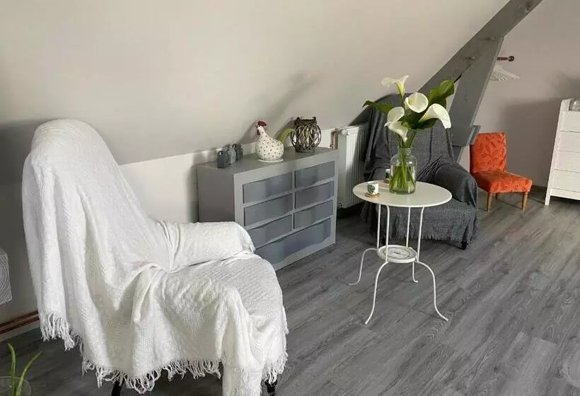 Aamiaismajoitus (B&B) évasion Naturelle: Chambre D Hôtes Spacieuse Avec Piscine Et Confort à Montreuil Le Henri   Fr 1 410