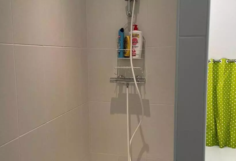 Aamiaismajoitus (B&B) évasion Naturelle: Chambre D Hôtes Spacieuse Avec Piscine Et Confort à Montreuil Le Henri   Fr 1 410