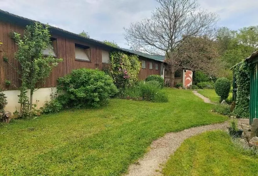 Aamiaismajoitus (B&B) Orangerie Zimmer Gehaichnishof 7born