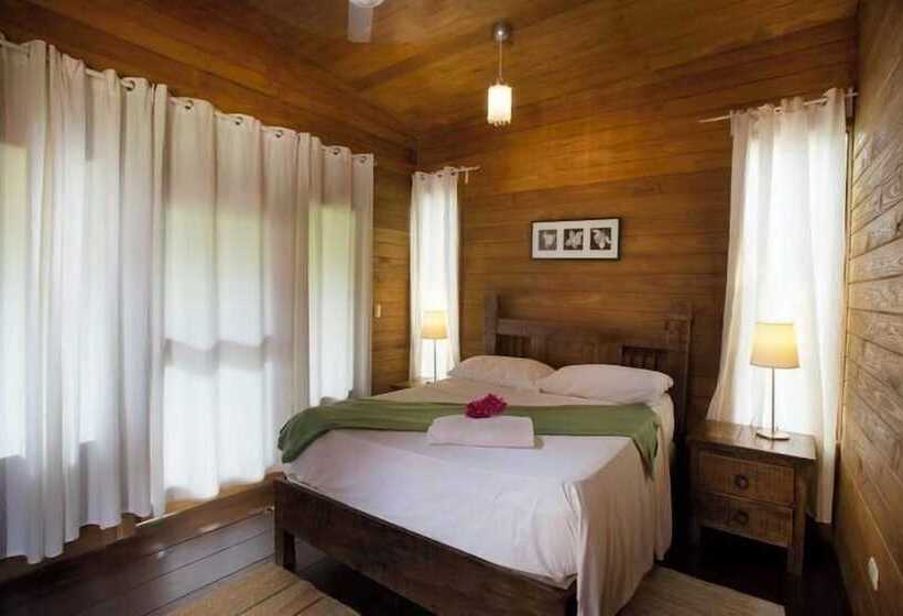 هتل Helpa Eco Cabins