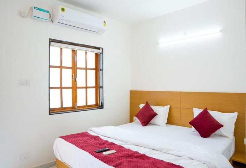 Отель Pednekar Plaza Inn