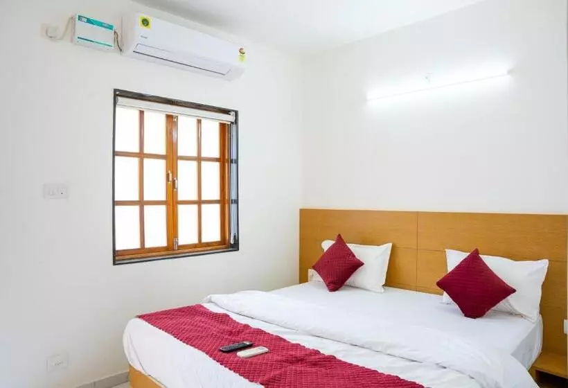 ホテル Pednekar Plaza Inn