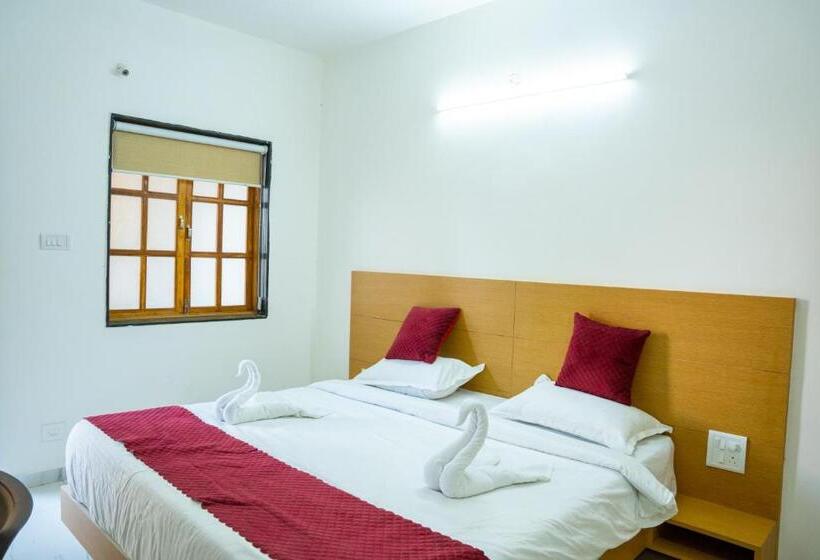 Отель Pednekar Plaza Inn