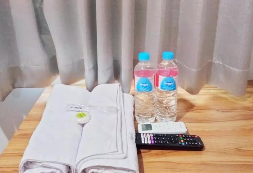 Hotelli Reddoorz Near Alun Alun Kembangjoyo Pati