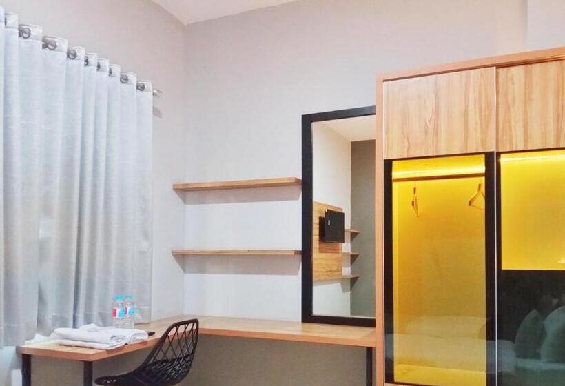 Szálloda Reddoorz Near Alun Alun Kembangjoyo Pati