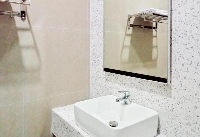 Szálloda Reddoorz Near Alun Alun Kembangjoyo Pati