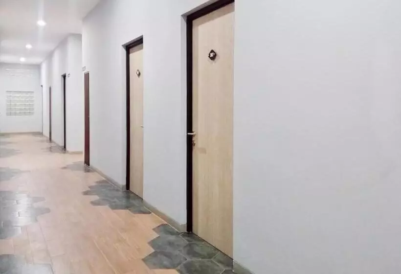 Hotelli Reddoorz Near Alun Alun Kembangjoyo Pati