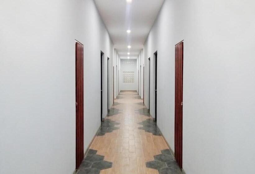 Szálloda Reddoorz Near Alun Alun Kembangjoyo Pati