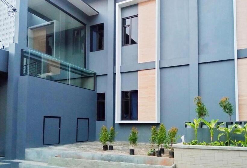 Szálloda Reddoorz Near Alun Alun Kembangjoyo Pati