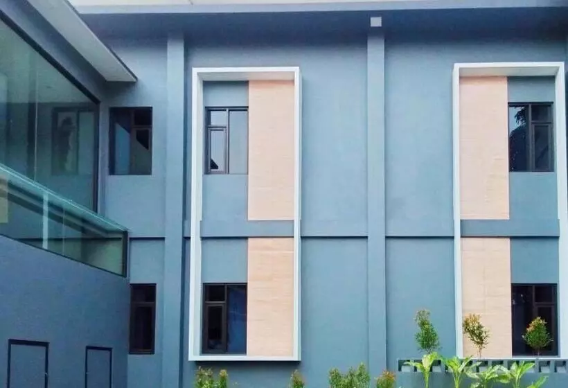 Hotelli Reddoorz Near Alun Alun Kembangjoyo Pati