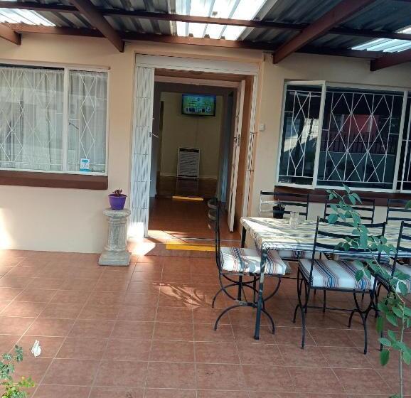 ペンション Moonlight Guest House