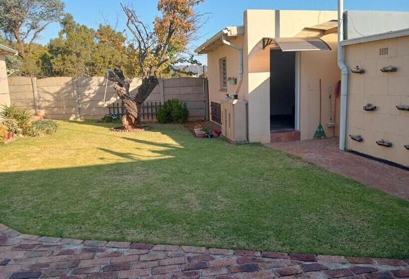 ペンション Moonlight Guest House