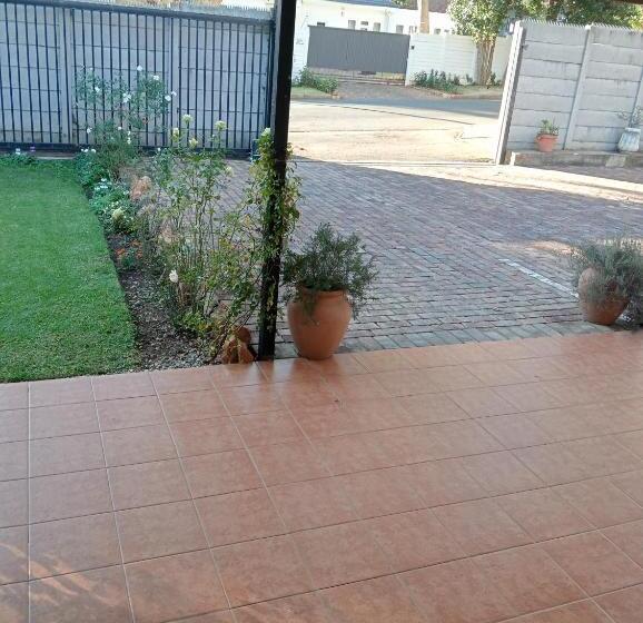 ペンション Moonlight Guest House