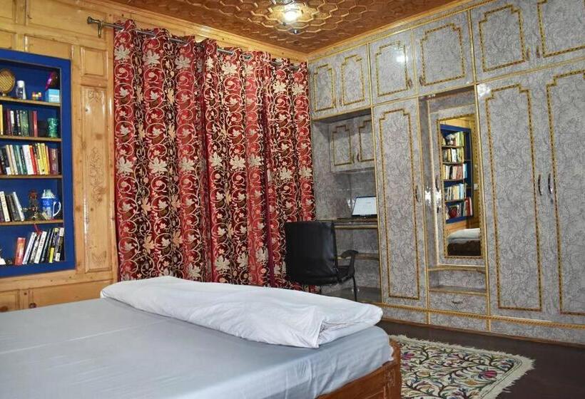 ペンション Wani Spaces