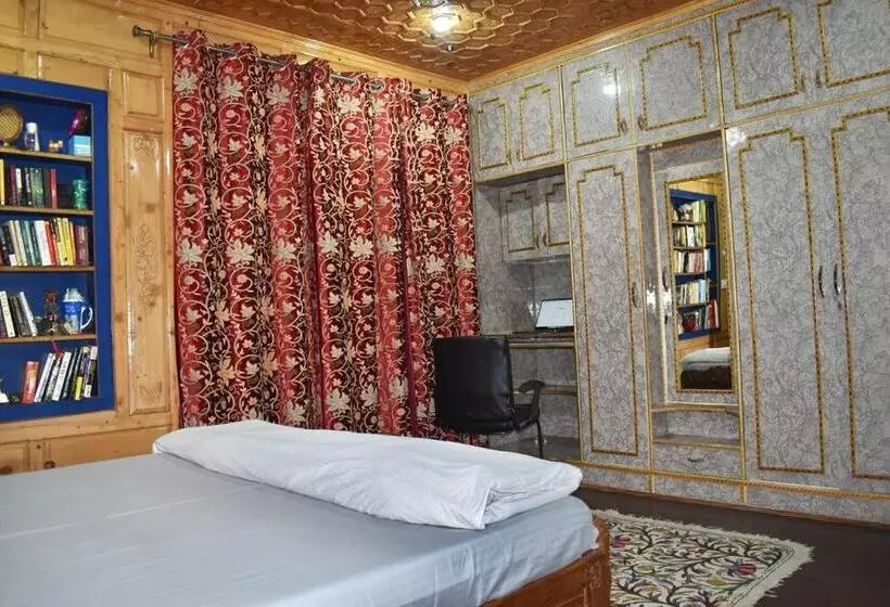 Pensione Wani Spaces