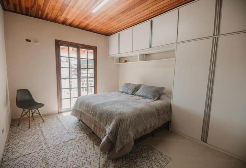 הוסטל Portal Flores Suítes