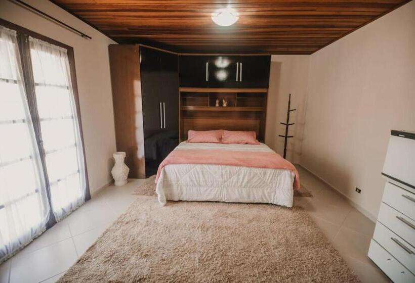 הוסטל Portal Flores Suítes