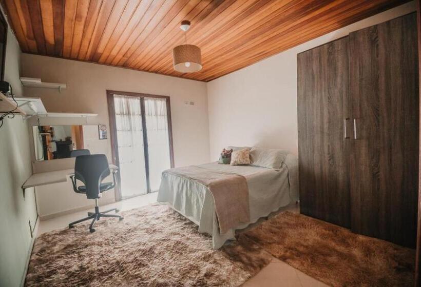 הוסטל Portal Flores Suítes