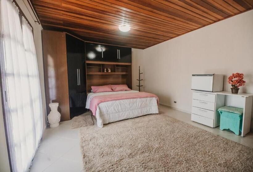 הוסטל Portal Flores Suítes