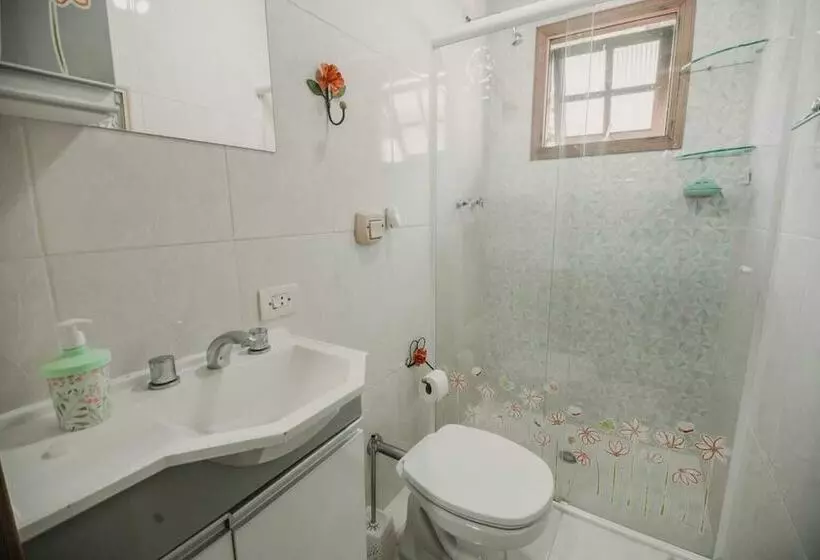 Retkeilymaja Portal Flores Suítes