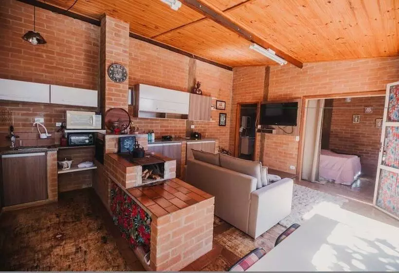 Retkeilymaja Portal Flores Suítes