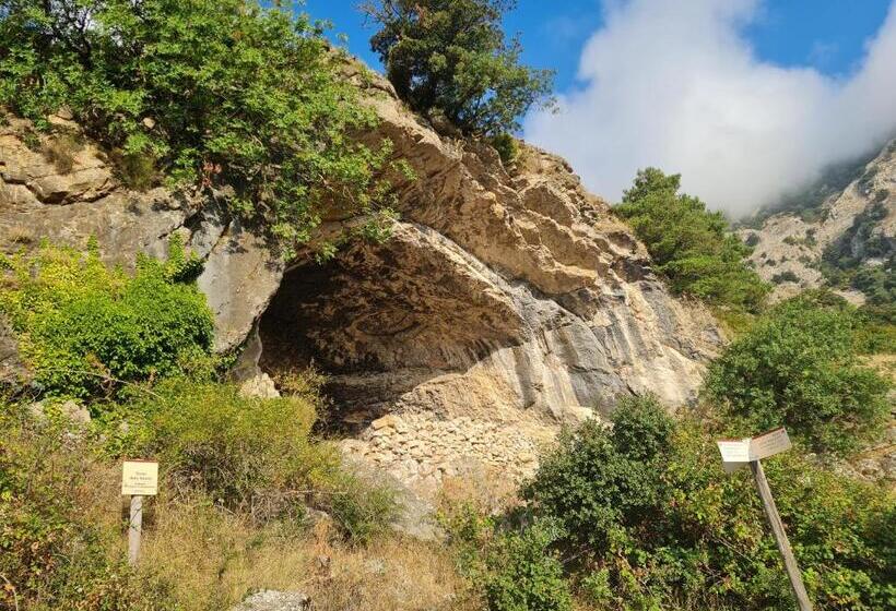 민박 La Casa Encantada Guest House