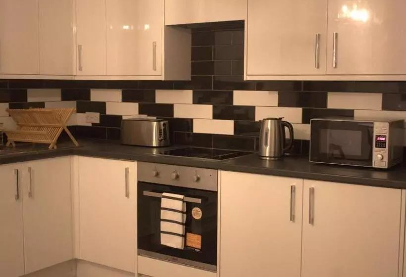 Elegant Room In St Albans