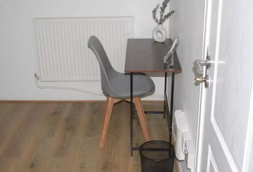 Elegant Room In St Albans