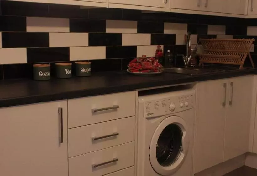 Elegant Room In St Albans