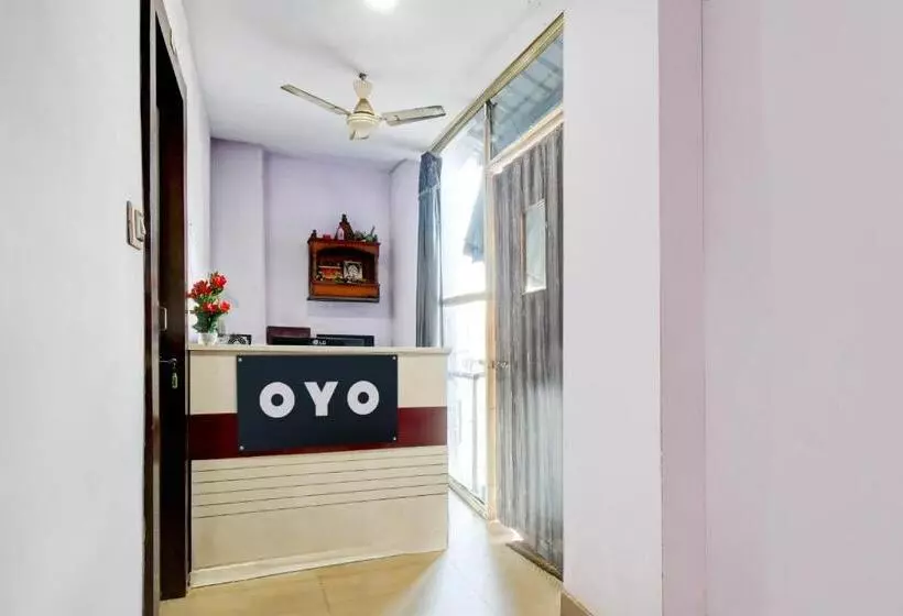 ホテル Oyo The Capital Prestige
