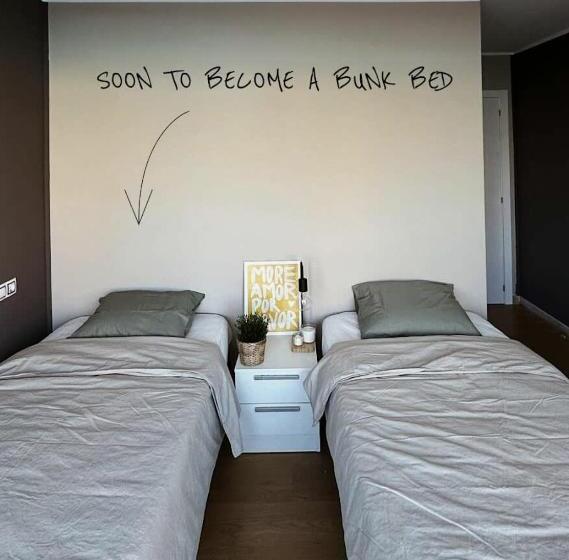 پانسیون Casa Roja Rooms For Workations By Banama Coliving